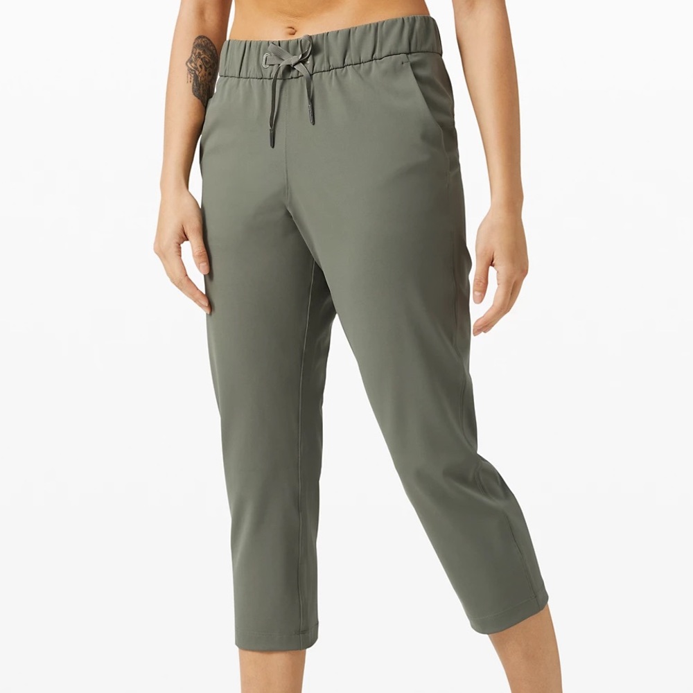 BRAND NEW - On the fly crop pants *Woven